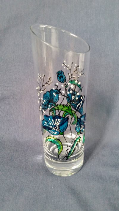 vase/blue
